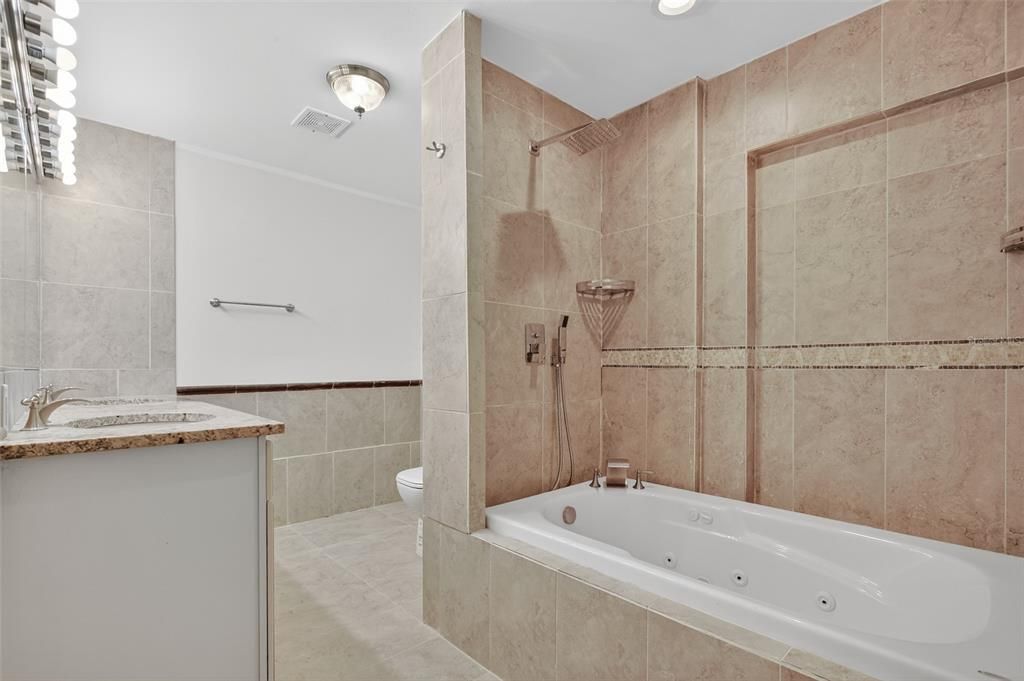 En Venta: $995,000 (4 camas, 4 baños, 5344 Pies cuadrados)