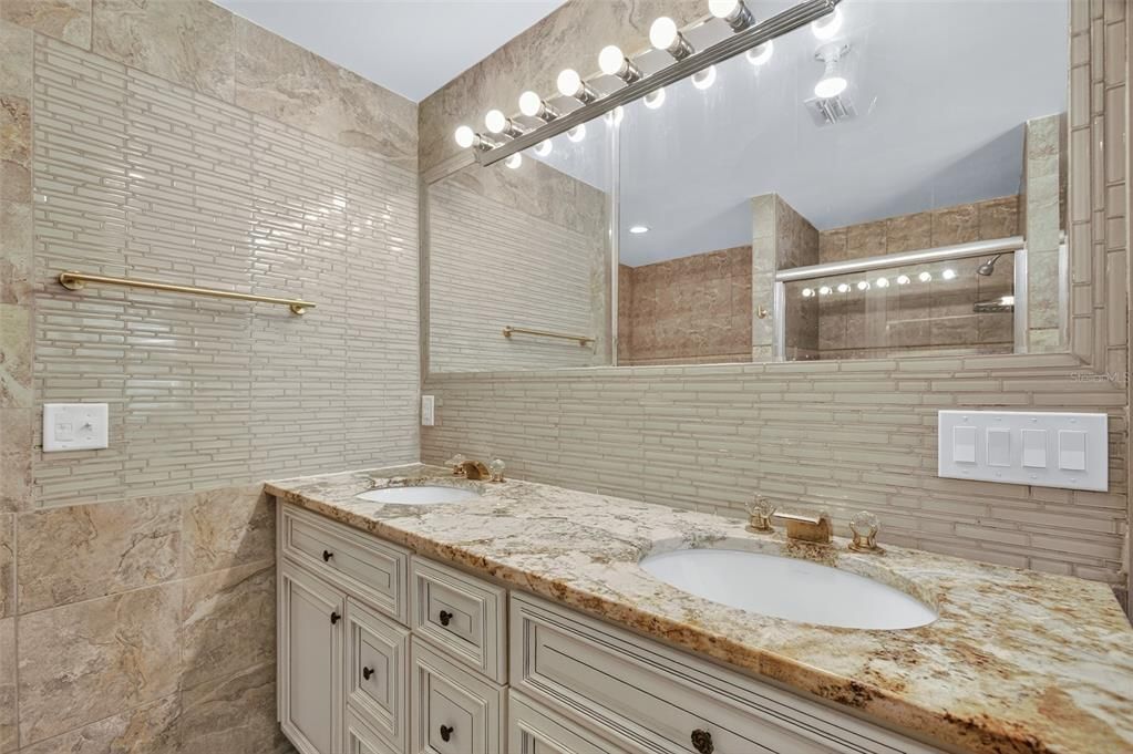 En Venta: $995,000 (4 camas, 4 baños, 5344 Pies cuadrados)