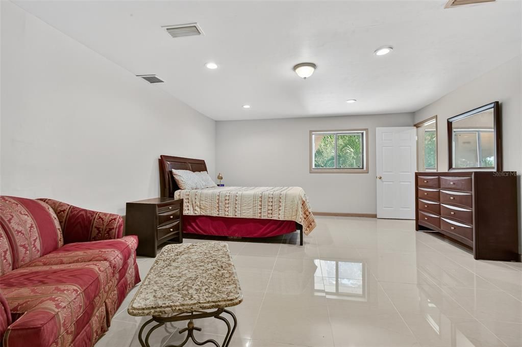 En Venta: $995,000 (4 camas, 4 baños, 5344 Pies cuadrados)