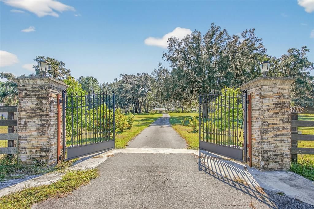 En Venta: $995,000 (4 camas, 4 baños, 5344 Pies cuadrados)