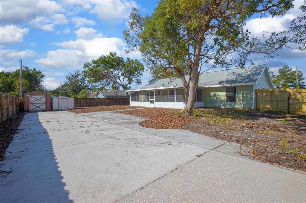 Под контрактом: $279,900 (3 спален, 2 ванн, 1196 Квадратных фут)