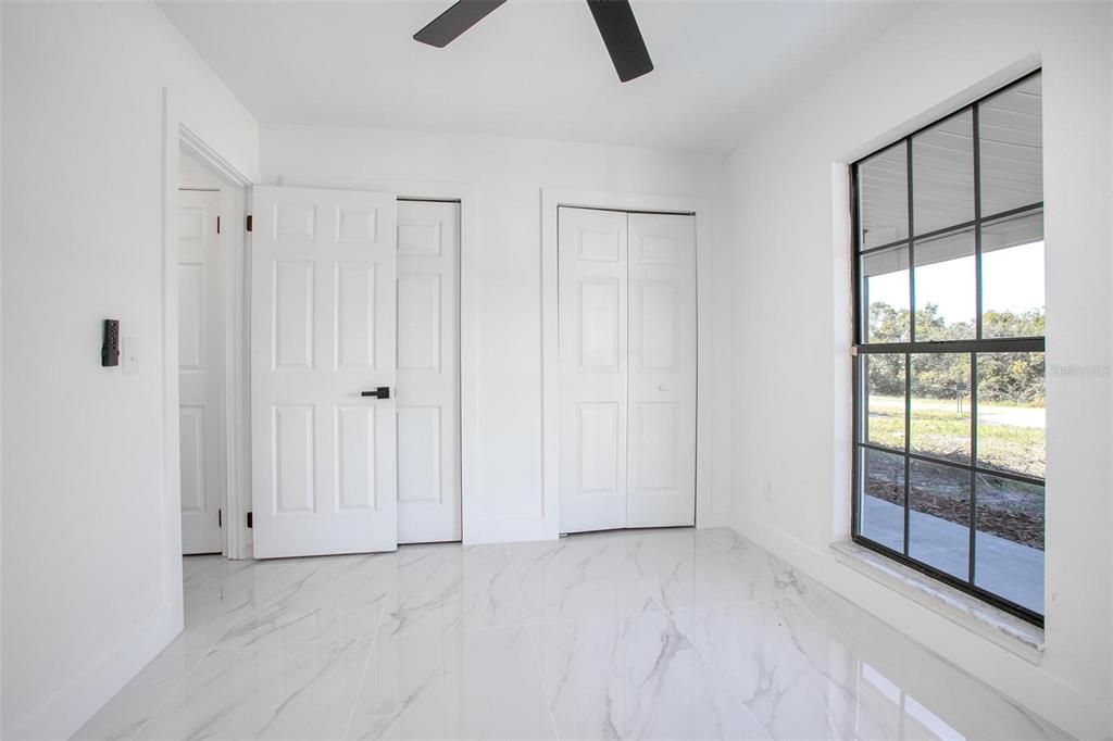 Под контрактом: $279,900 (3 спален, 2 ванн, 1196 Квадратных фут)