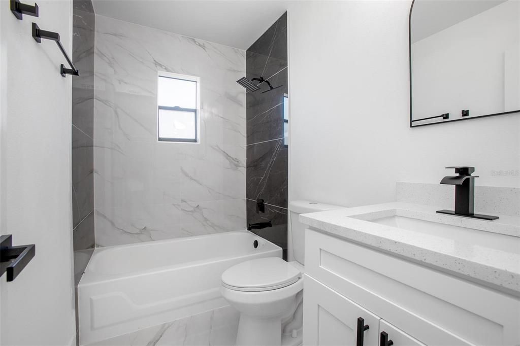 Под контрактом: $279,900 (3 спален, 2 ванн, 1196 Квадратных фут)