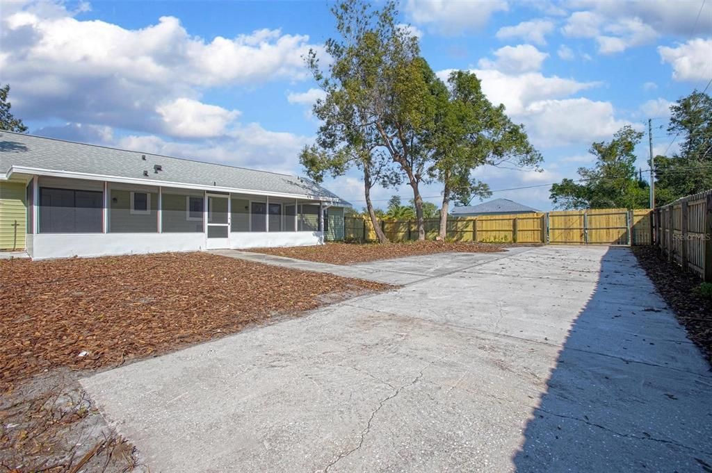 Под контрактом: $279,900 (3 спален, 2 ванн, 1196 Квадратных фут)