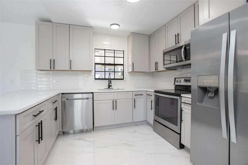 Под контрактом: $279,900 (3 спален, 2 ванн, 1196 Квадратных фут)