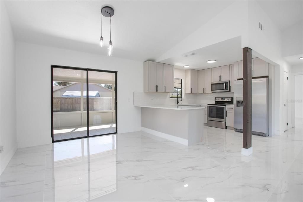 Под контрактом: $279,900 (3 спален, 2 ванн, 1196 Квадратных фут)