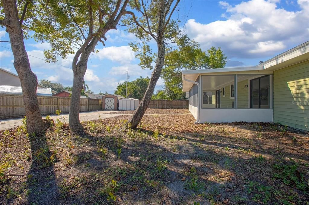 Под контрактом: $279,900 (3 спален, 2 ванн, 1196 Квадратных фут)