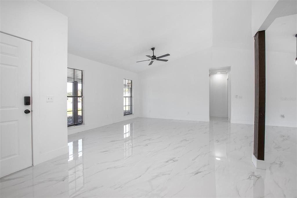 Под контрактом: $279,900 (3 спален, 2 ванн, 1196 Квадратных фут)