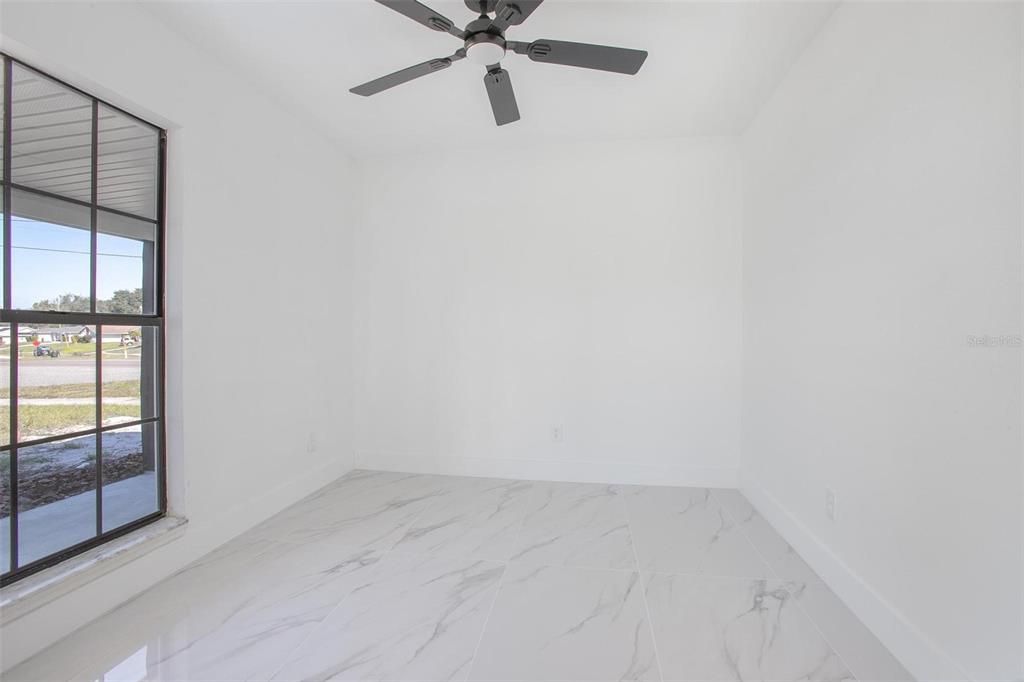 Под контрактом: $279,900 (3 спален, 2 ванн, 1196 Квадратных фут)