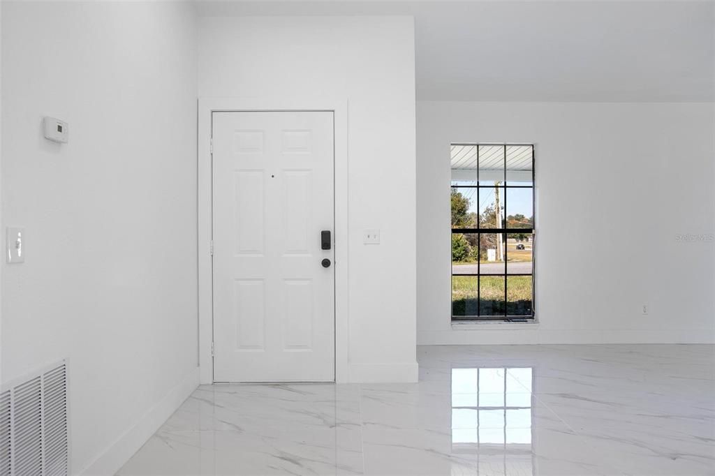 Под контрактом: $279,900 (3 спален, 2 ванн, 1196 Квадратных фут)