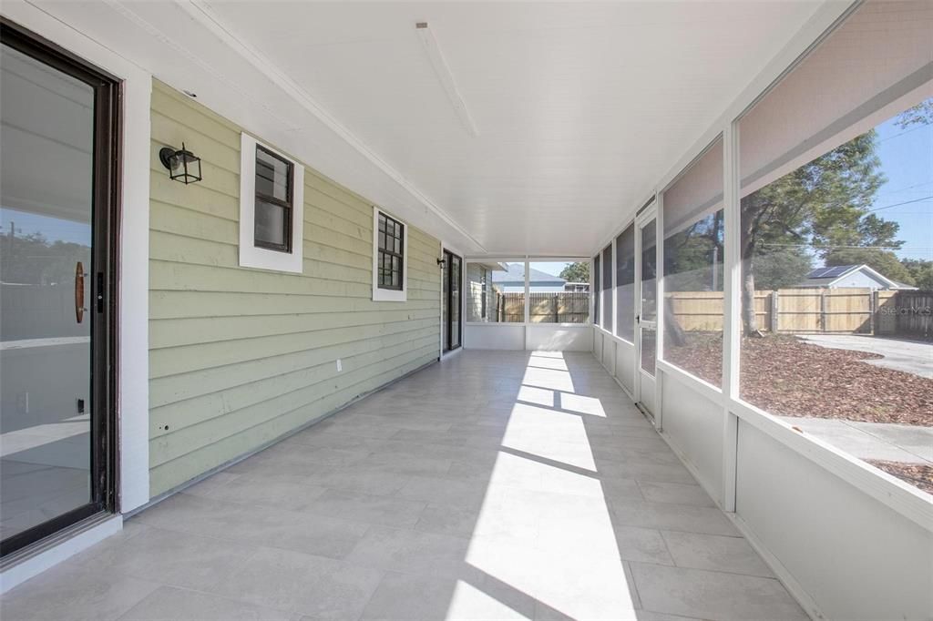 Под контрактом: $279,900 (3 спален, 2 ванн, 1196 Квадратных фут)