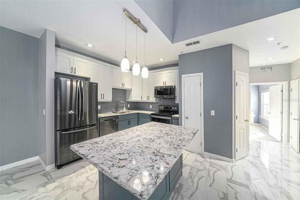 待售: $280,000 (2 贝兹, 3 浴室, 1131 平方英尺)