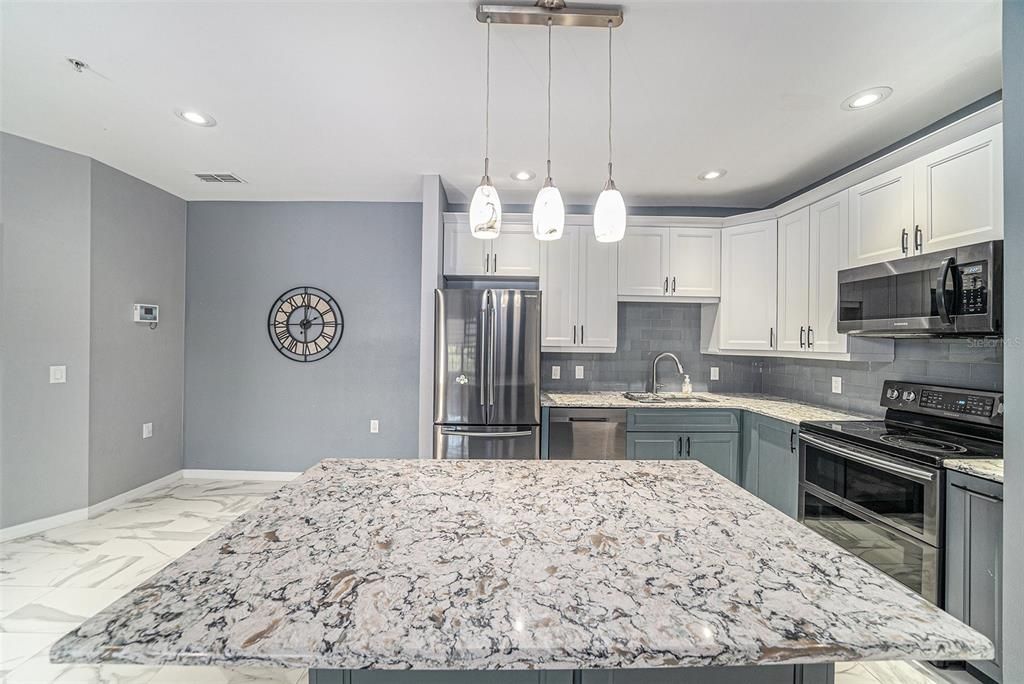 待售: $280,000 (2 贝兹, 3 浴室, 1131 平方英尺)