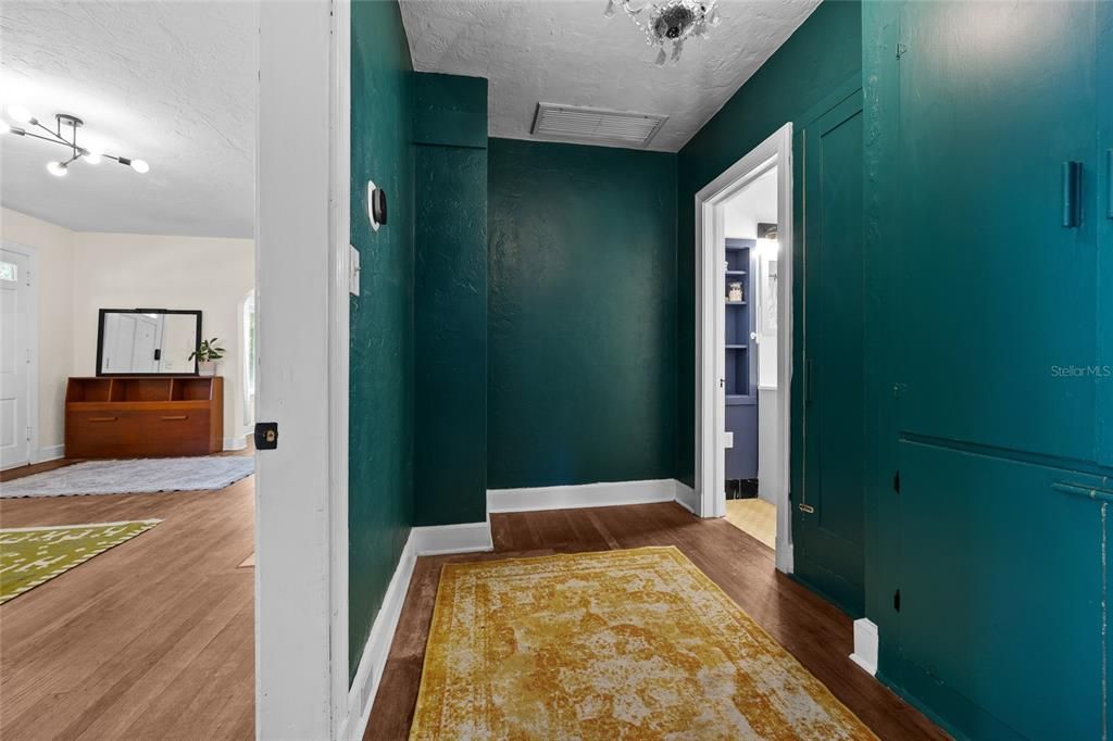 Active With Contract: $330,000 (3 beds, 2 baths, 1696 Square Feet)