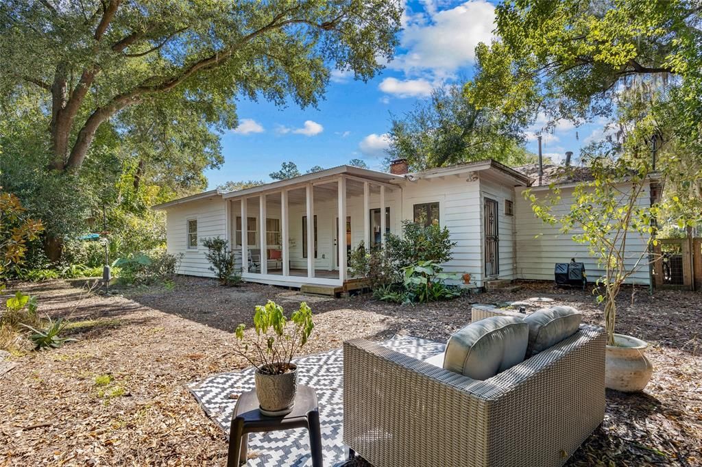 Active With Contract: $330,000 (3 beds, 2 baths, 1696 Square Feet)