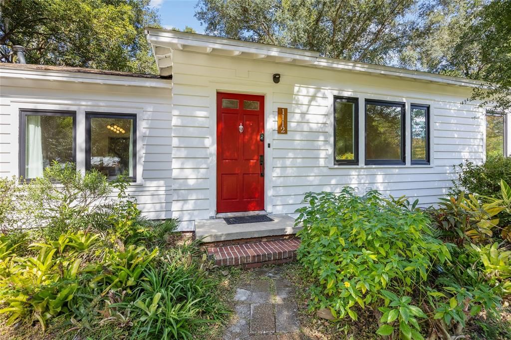 Active With Contract: $330,000 (3 beds, 2 baths, 1696 Square Feet)