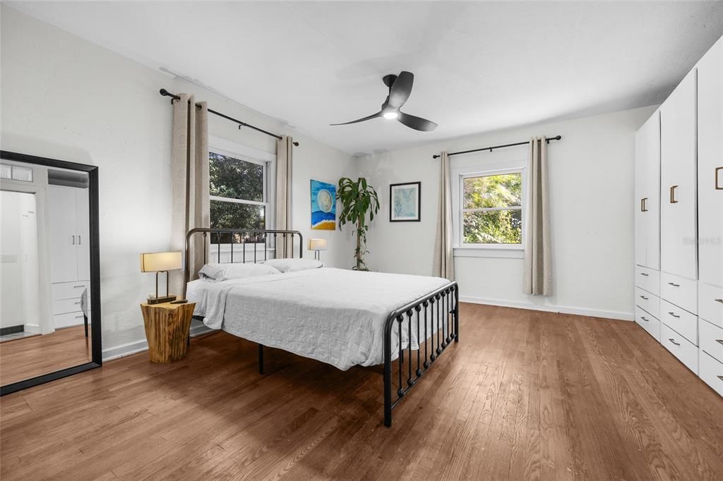 Active With Contract: $330,000 (3 beds, 2 baths, 1696 Square Feet)