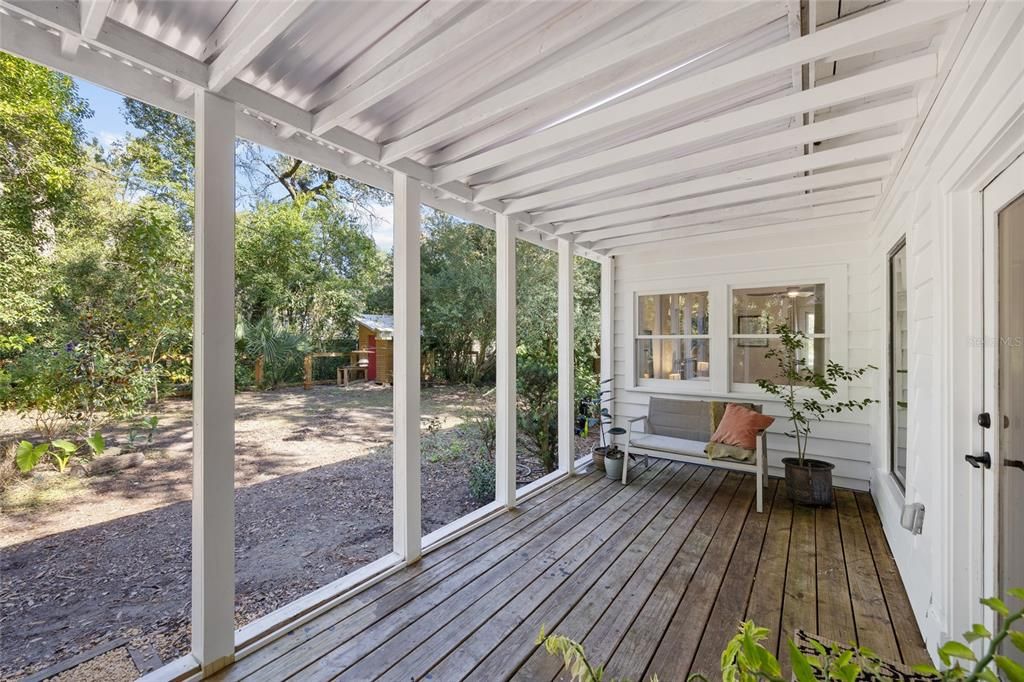 Active With Contract: $330,000 (3 beds, 2 baths, 1696 Square Feet)