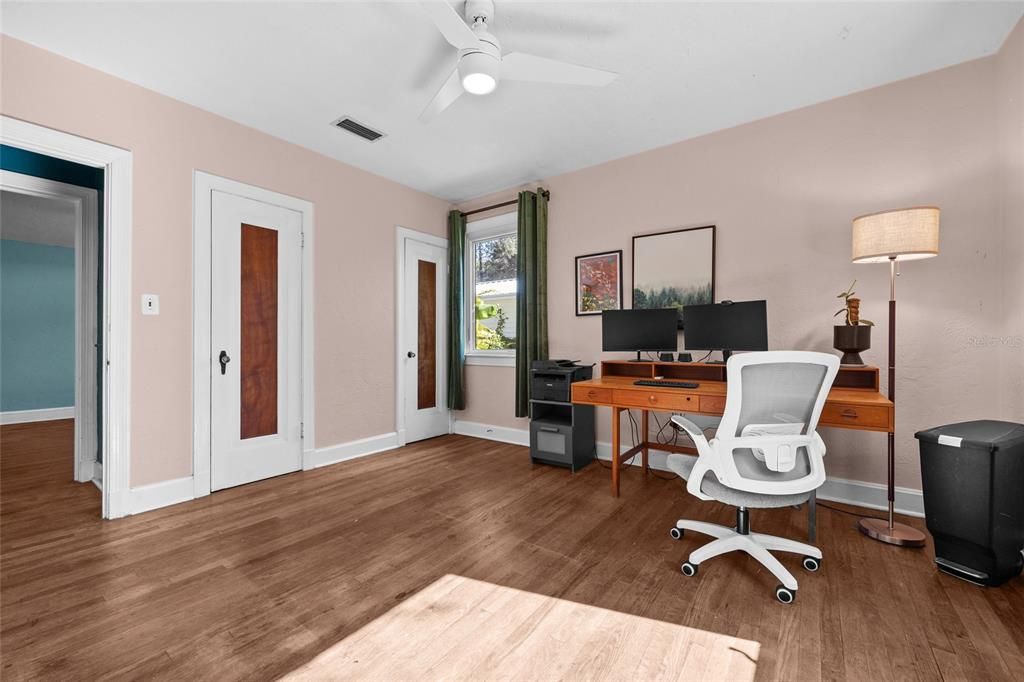 Active With Contract: $330,000 (3 beds, 2 baths, 1696 Square Feet)