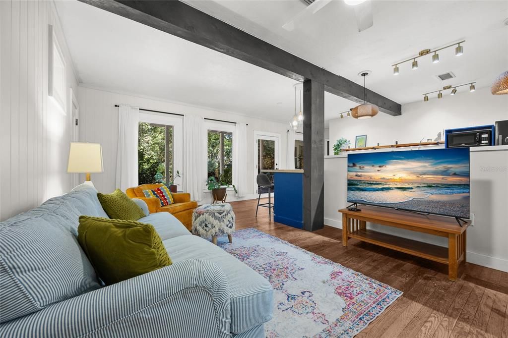 Active With Contract: $330,000 (3 beds, 2 baths, 1696 Square Feet)