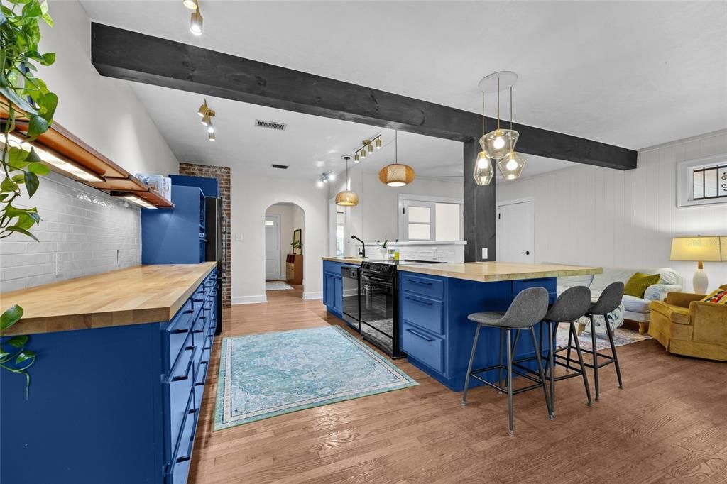 Active With Contract: $330,000 (3 beds, 2 baths, 1696 Square Feet)