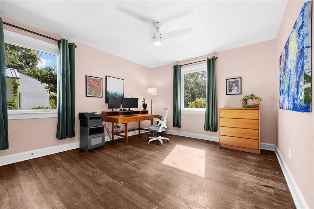 Active With Contract: $330,000 (3 beds, 2 baths, 1696 Square Feet)