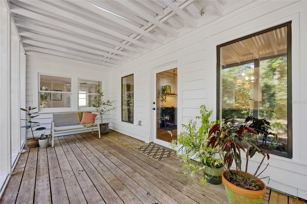 Active With Contract: $330,000 (3 beds, 2 baths, 1696 Square Feet)