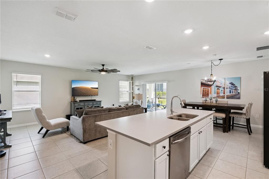 En Venta: $360,000 (3 camas, 2 baños, 1616 Pies cuadrados)