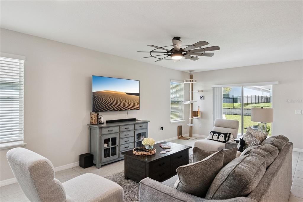 En Venta: $360,000 (3 camas, 2 baños, 1616 Pies cuadrados)