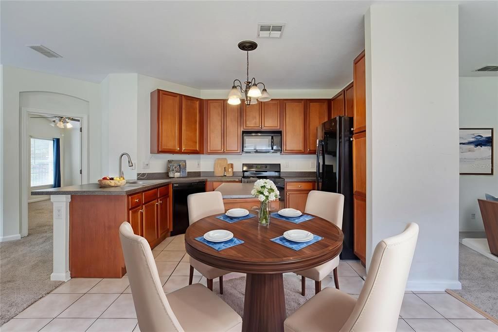 En Venta: $299,000 (4 camas, 2 baños, 1613 Pies cuadrados)