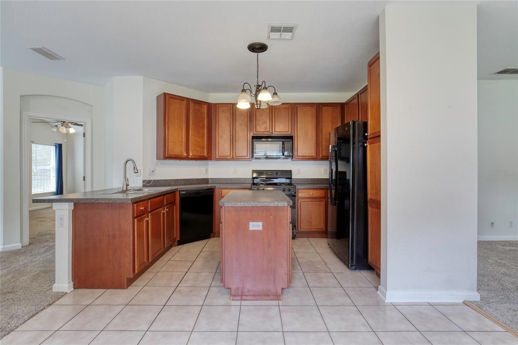 En Venta: $299,000 (4 camas, 2 baños, 1613 Pies cuadrados)