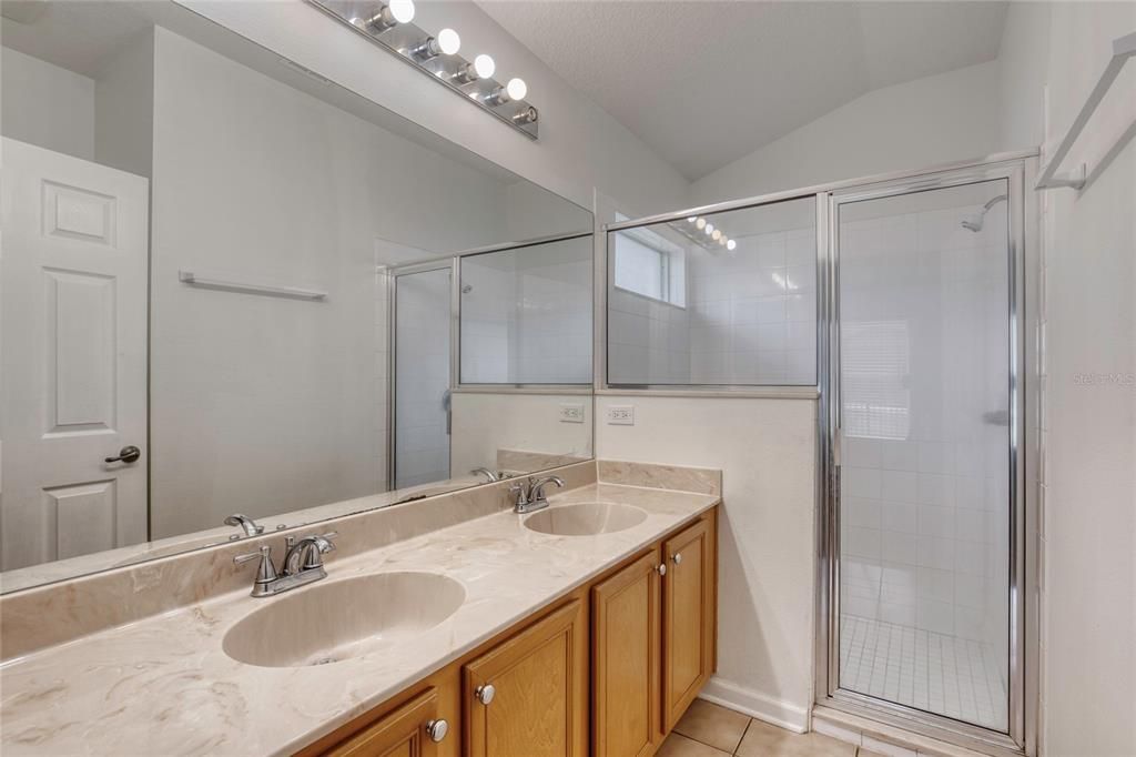 En Venta: $299,000 (4 camas, 2 baños, 1613 Pies cuadrados)