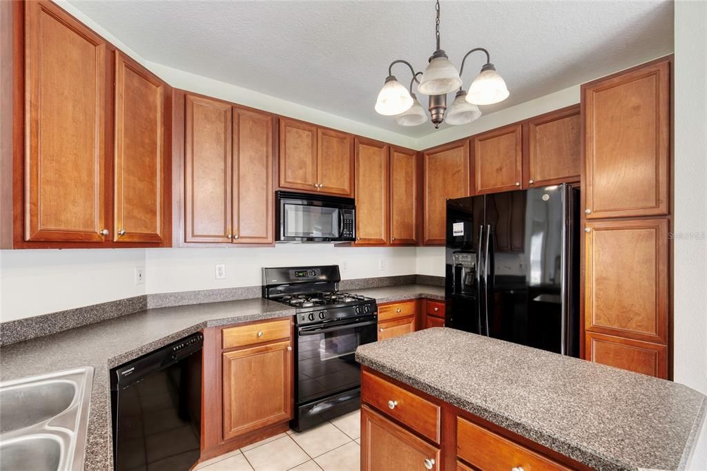 En Venta: $299,000 (4 camas, 2 baños, 1613 Pies cuadrados)