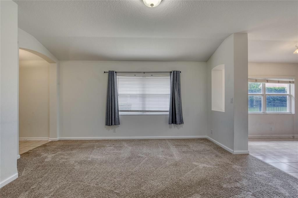 En Venta: $299,000 (4 camas, 2 baños, 1613 Pies cuadrados)