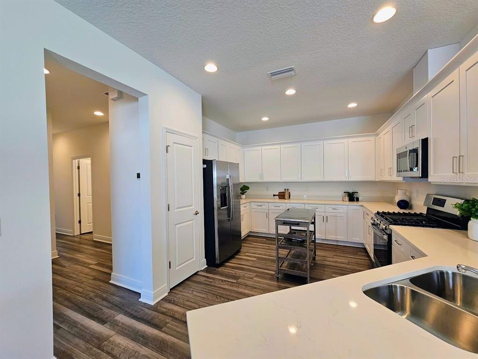 For Sale: $489,850 (3 beds, 2 baths, 1724 Square Feet)