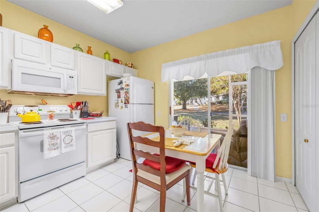 На продажу: $199,000 (2 спален, 2 ванн, 1110 Квадратных фут)