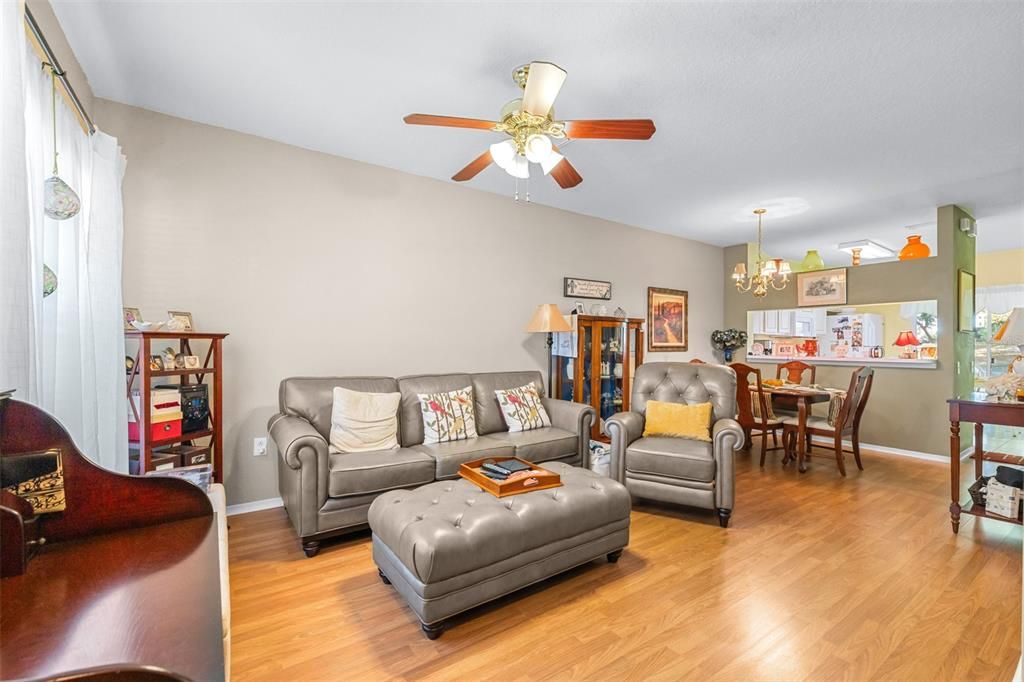 На продажу: $199,000 (2 спален, 2 ванн, 1110 Квадратных фут)