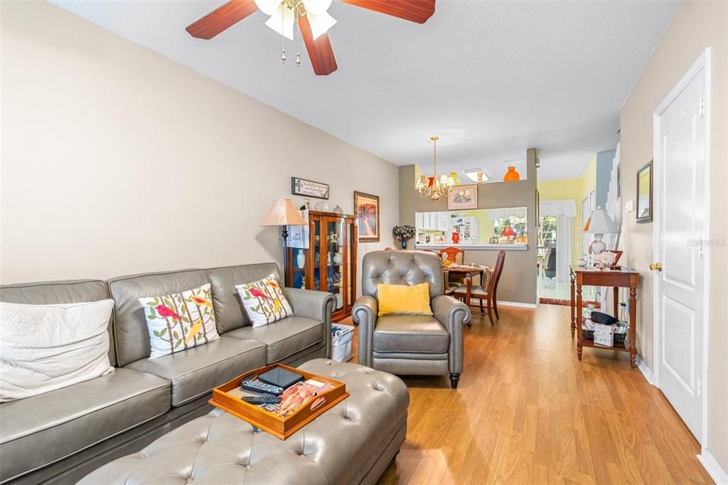 На продажу: $199,000 (2 спален, 2 ванн, 1110 Квадратных фут)