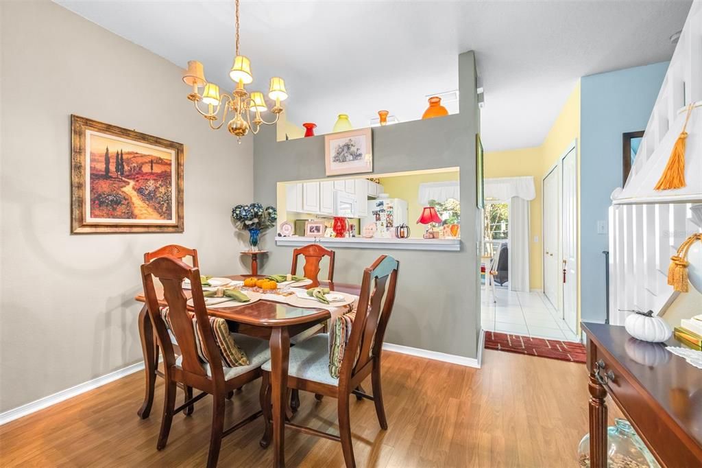 На продажу: $199,000 (2 спален, 2 ванн, 1110 Квадратных фут)