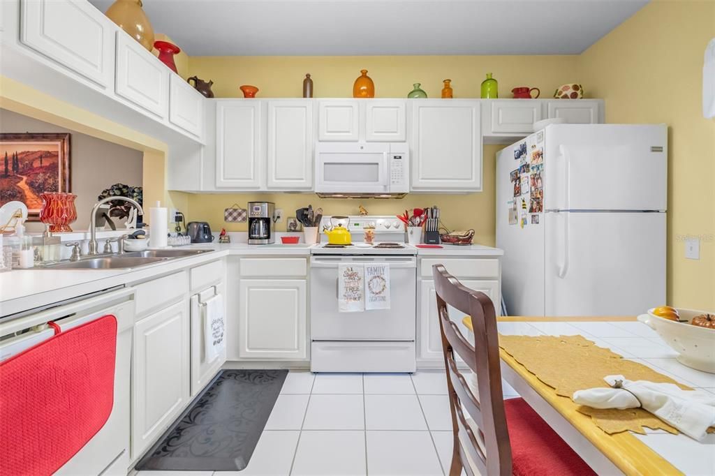 На продажу: $199,000 (2 спален, 2 ванн, 1110 Квадратных фут)