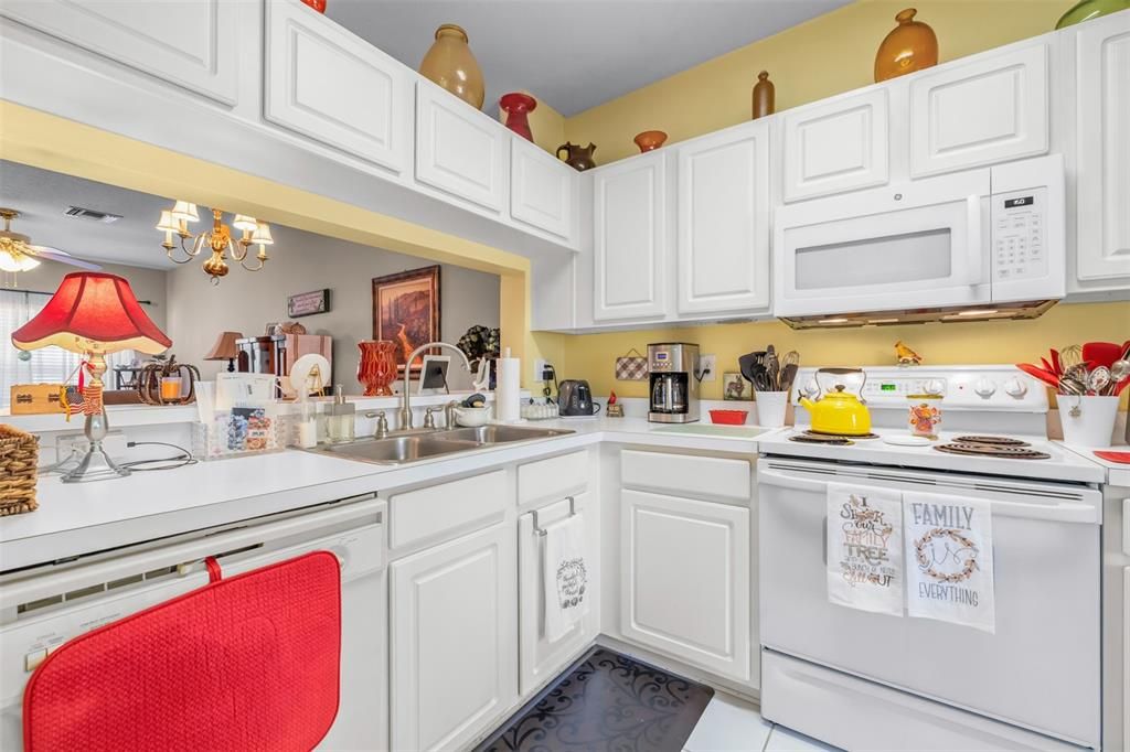 На продажу: $199,000 (2 спален, 2 ванн, 1110 Квадратных фут)