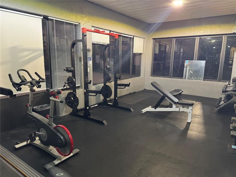 出租: $1,300 (1 贝兹, 1 浴室, 643 平方英尺)