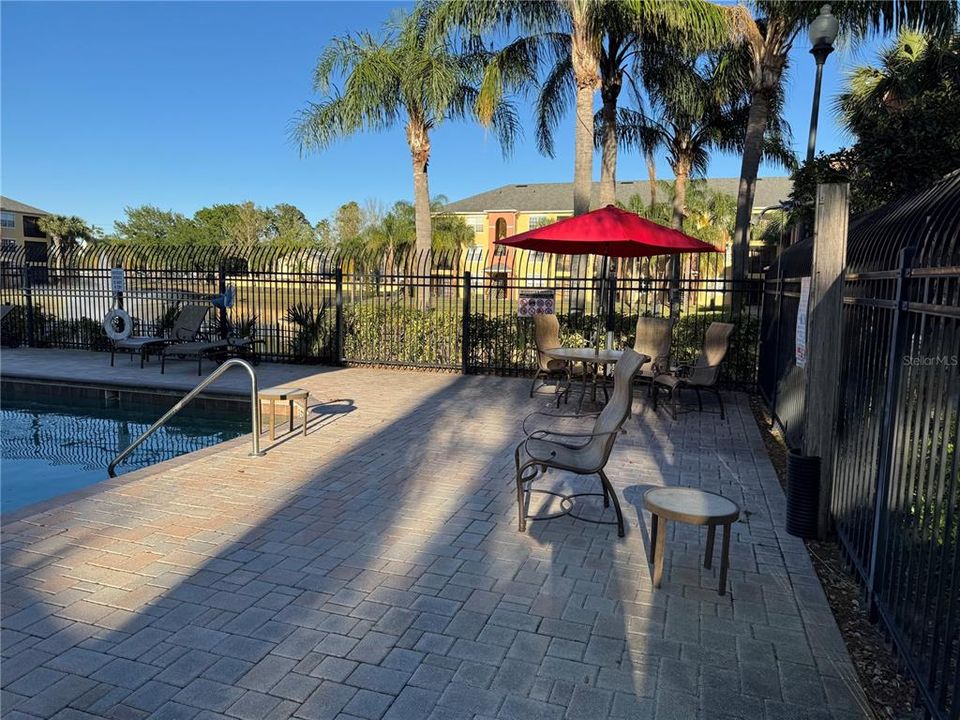 出租: $1,300 (1 贝兹, 1 浴室, 643 平方英尺)