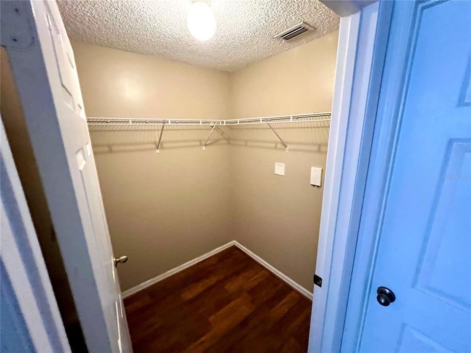 出租: $1,300 (1 贝兹, 1 浴室, 643 平方英尺)