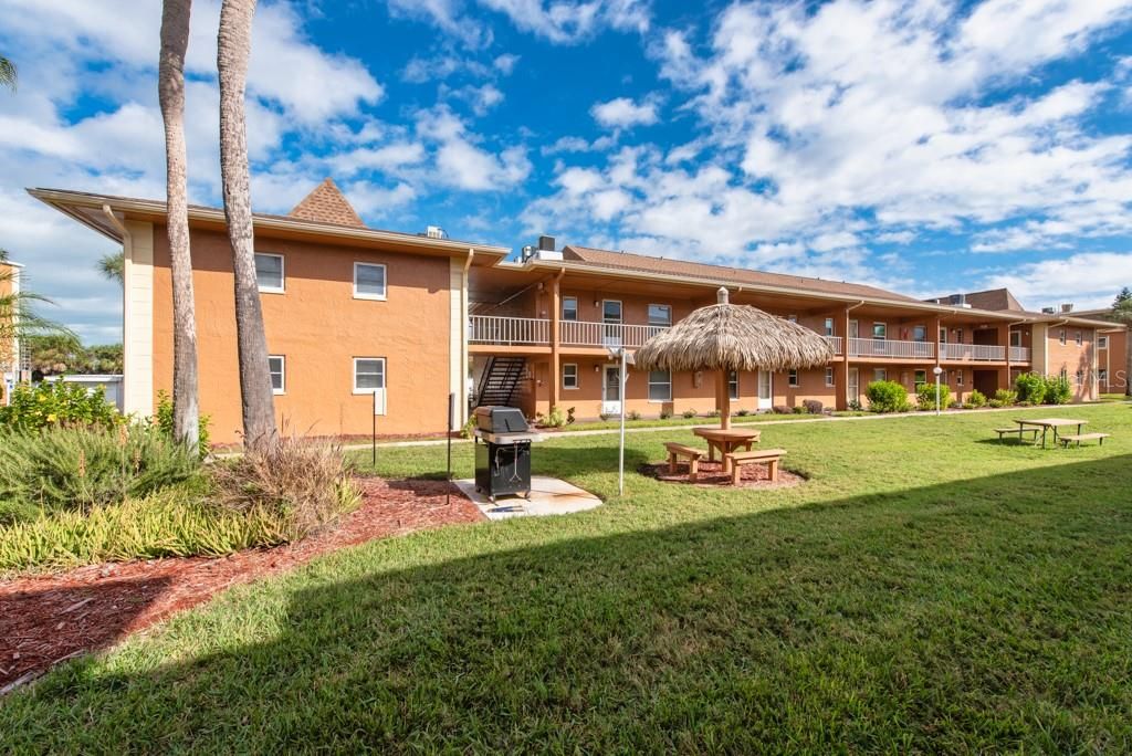 For Sale: $169,000 (2 beds, 1 baths, 980 Square Feet)