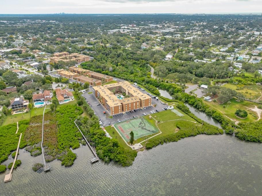 For Sale: $169,000 (2 beds, 1 baths, 980 Square Feet)