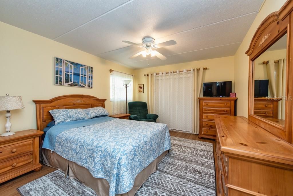 For Sale: $169,000 (2 beds, 1 baths, 980 Square Feet)