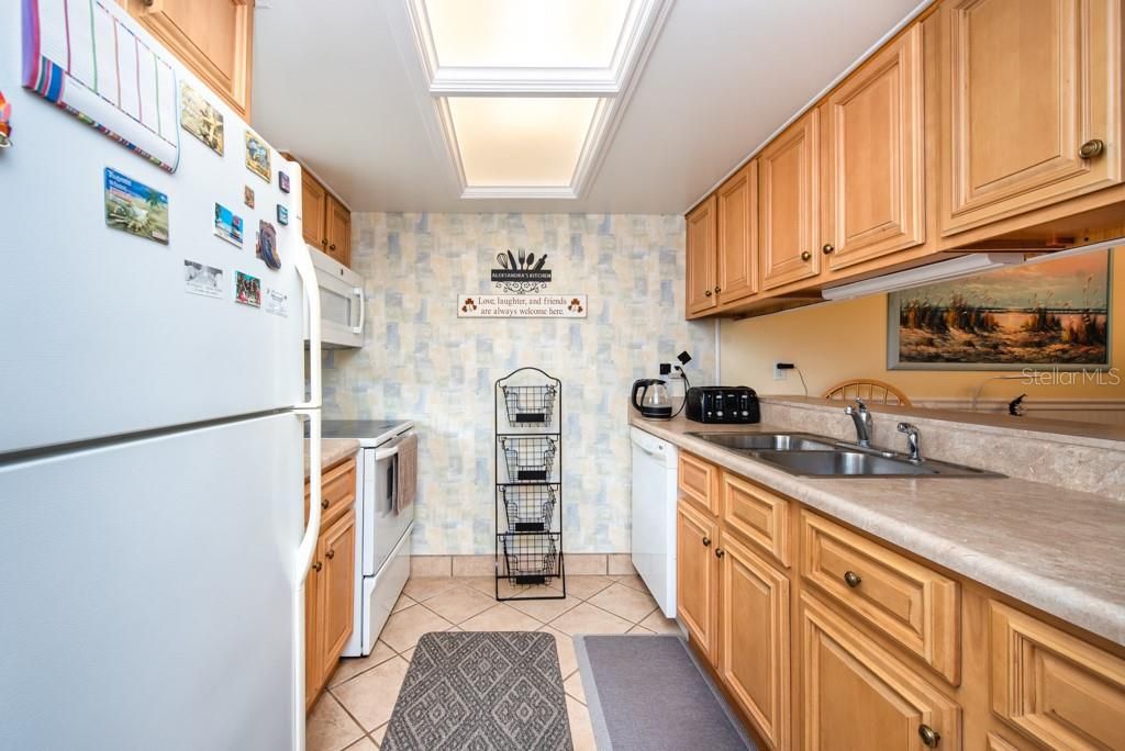 For Sale: $169,000 (2 beds, 1 baths, 980 Square Feet)