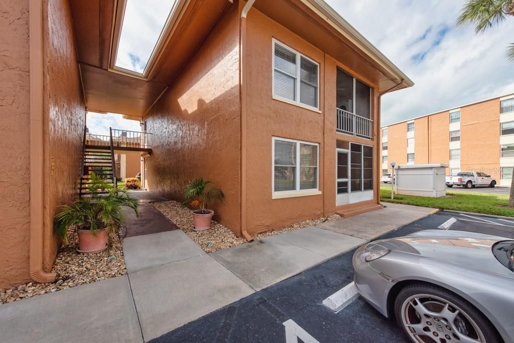 For Sale: $169,000 (2 beds, 1 baths, 980 Square Feet)