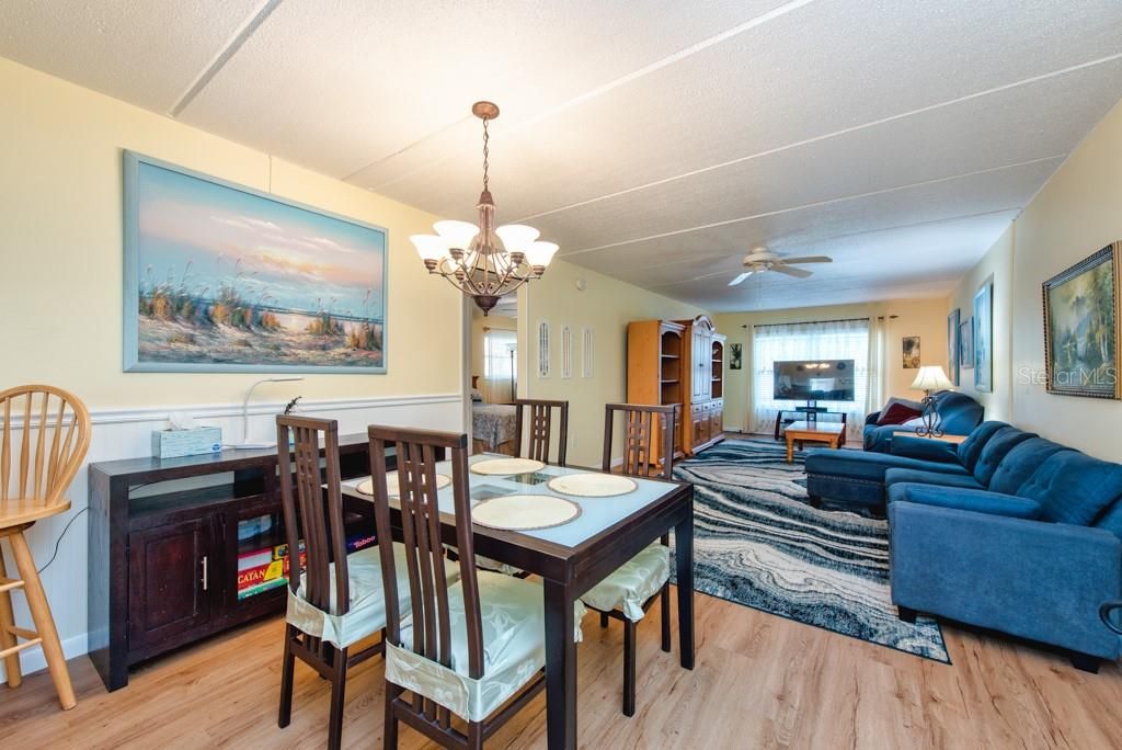 For Sale: $169,000 (2 beds, 1 baths, 980 Square Feet)